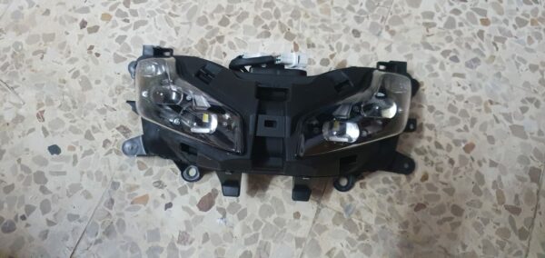 TRIMBOLI MOTO FARO FANALE ANTERIORE USATO PER TMAX TECH 560 - BBW843000000
